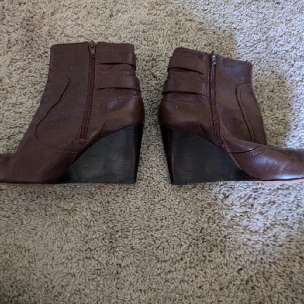 Nine West size 9 wedge